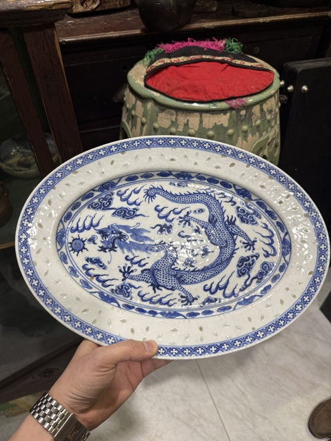 古玩陶瓷民窯精品·青花趕珠龍紋玲瓏折沿盤拍賣，當前價格3500元