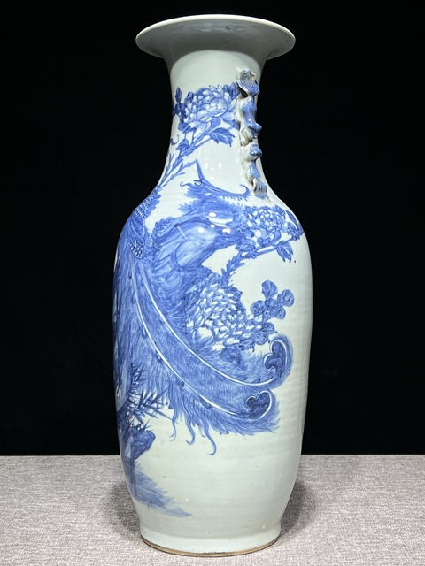 古玩陶瓷豆青釉青花鳳穿牡丹圖撇口瓶真品鑒賞圖