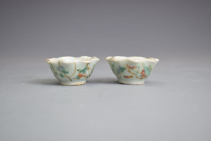 古玩陶瓷清晚青釉粉彩花卉紋花口杯一對真品鑒賞圖