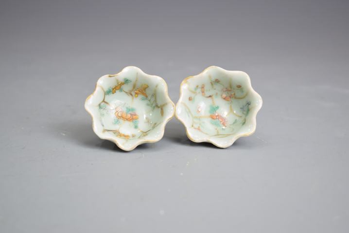 古玩陶瓷清晚青釉粉彩花卉紋花口杯一對真品鑒賞圖