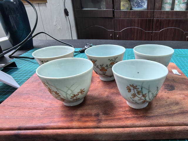 古玩陶瓷花卉紋杯真品鑒賞圖