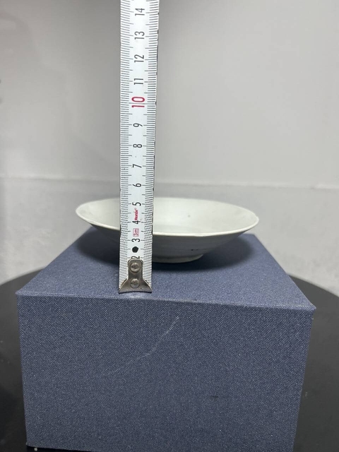 古玩陶瓷定窯白瓷葵口洗真品鑒賞圖
