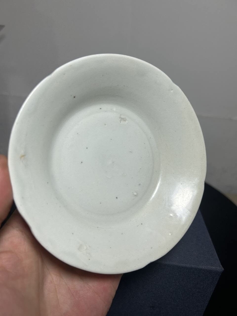 古玩陶瓷定窯白瓷葵口洗真品鑒賞圖