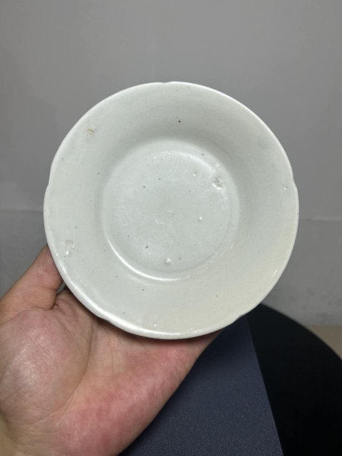 古玩陶瓷定窯白瓷葵口洗真品鑒賞圖