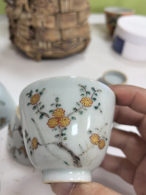 古玩陶瓷花卉紋杯真品鑒賞圖