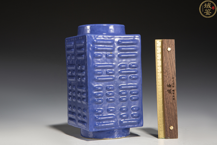 古玩陶瓷清晚期·藍釉八卦紋琮式瓶真品鑒賞圖