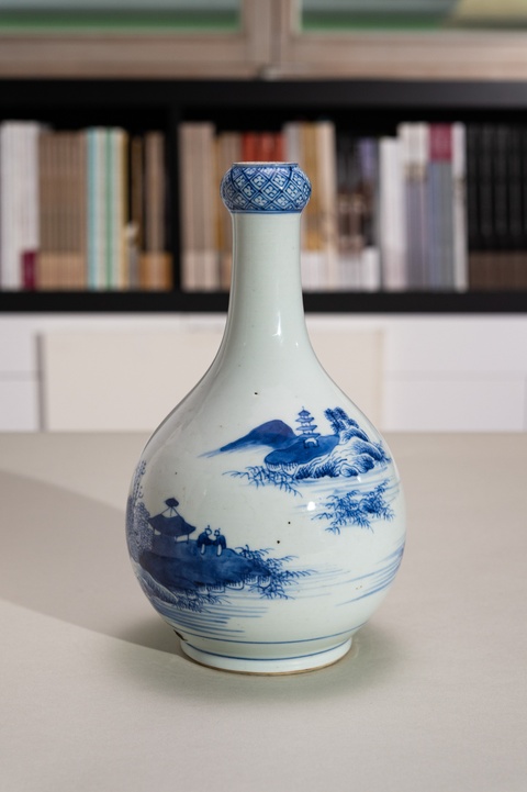 古玩陶瓷青花山水人物紋蒜頭瓶真品鑒賞圖