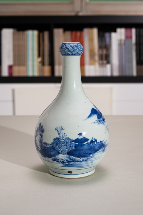 古玩陶瓷青花山水人物紋蒜頭瓶真品鑒賞圖