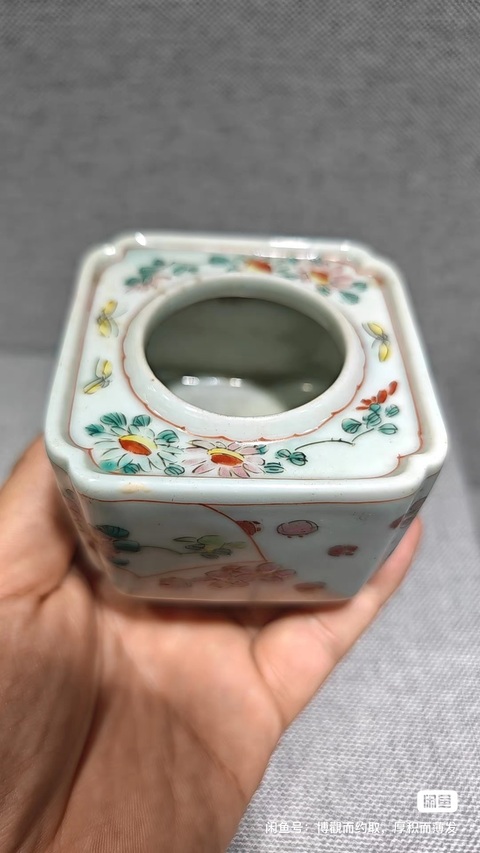古玩陶瓷花蝶紋五彩四方倭角水盂真品鑒賞圖