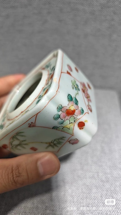 古玩陶瓷花蝶紋五彩四方倭角水盂真品鑒賞圖