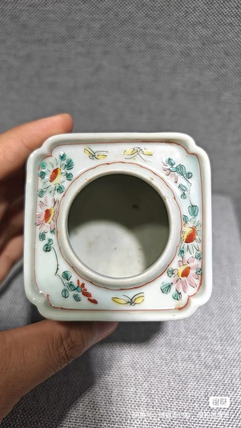 古玩陶瓷花蝶紋五彩四方倭角水盂真品鑒賞圖