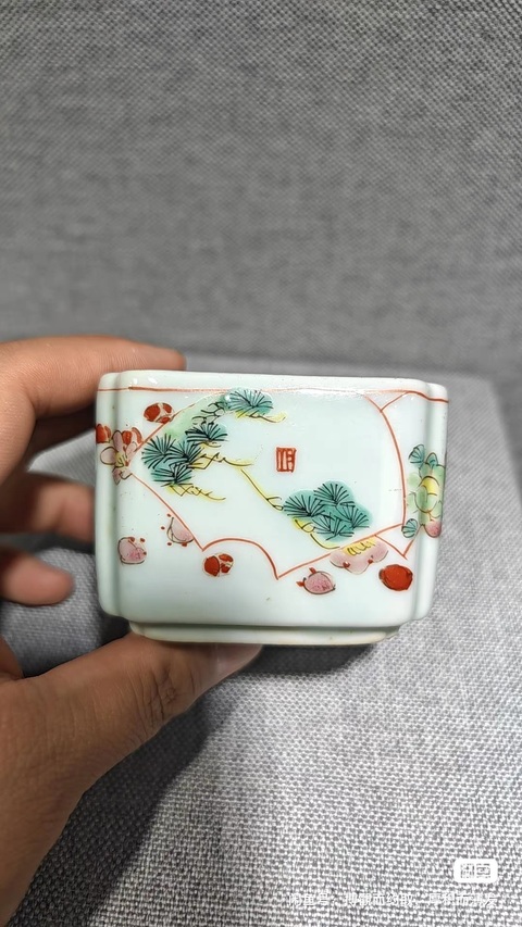 古玩陶瓷花蝶紋五彩四方倭角水盂真品鑒賞圖