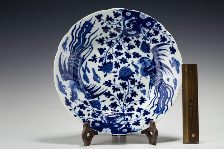 古玩陶瓷清晚·青花鳳凰牡丹紋花口盤真品鑒賞圖