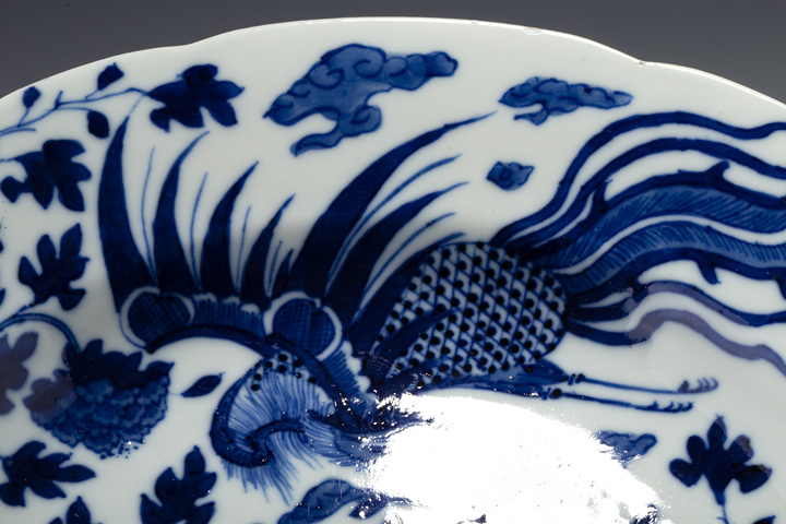 古玩陶瓷清晚·青花鳳凰牡丹紋花口盤真品鑒賞圖