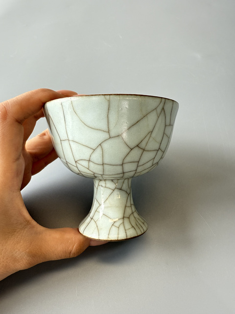 古玩陶瓷仿官釉高足杯真品鑒賞圖