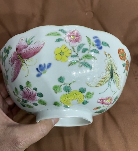 古玩陶瓷花蝶紋粉彩碗真品鑒賞圖