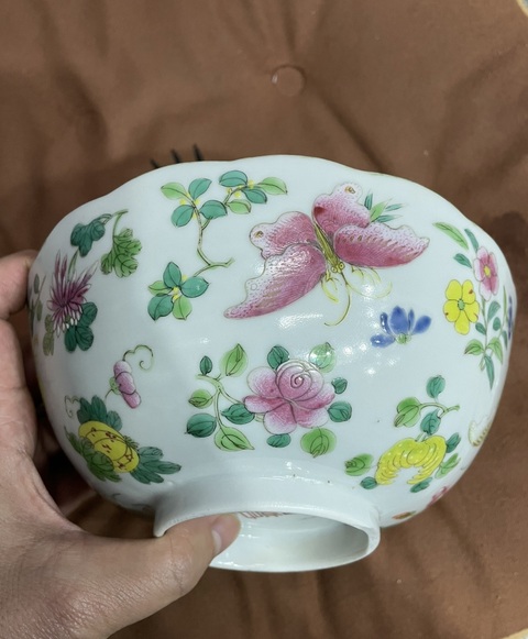 古玩陶瓷花蝶紋粉彩碗真品鑒賞圖