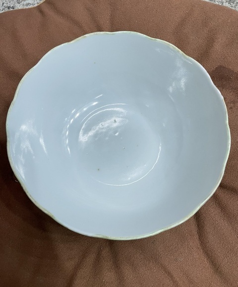 古玩陶瓷花蝶紋粉彩碗真品鑒賞圖