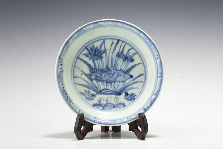 古玩陶瓷明中·青花蓮池鴛鴦紋盤拍賣，當前價格4598元