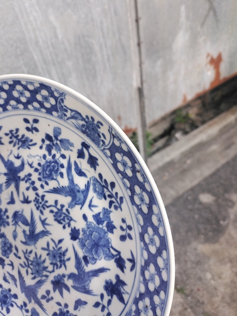 古玩陶瓷花鳥紋青花盤真品鑒賞圖