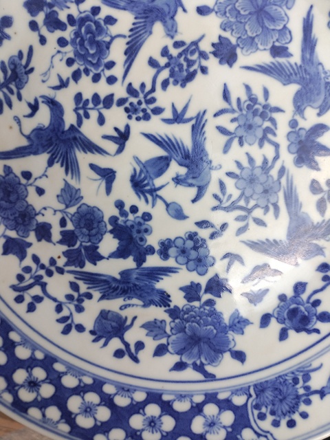 古玩陶瓷花鳥紋青花盤真品鑒賞圖