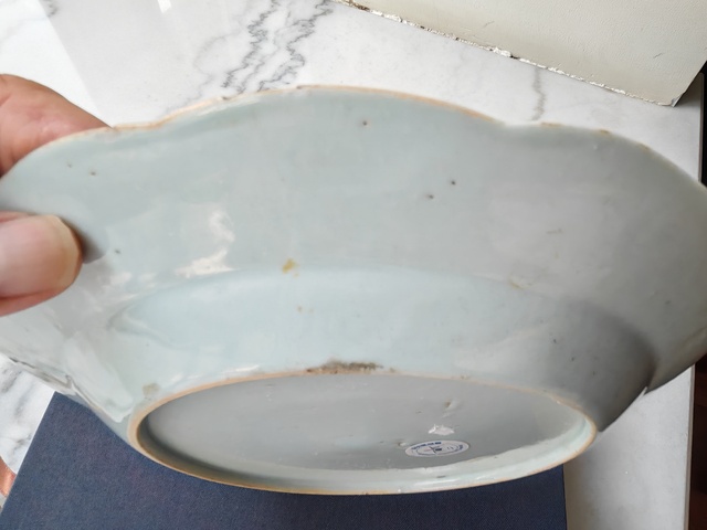 古玩陶瓷粉彩花卉紋盤真品鑒賞圖