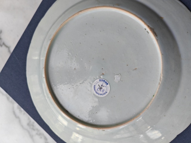 古玩陶瓷粉彩花卉紋盤真品鑒賞圖