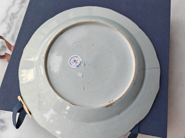 古玩陶瓷粉彩花卉紋盤真品鑒賞圖