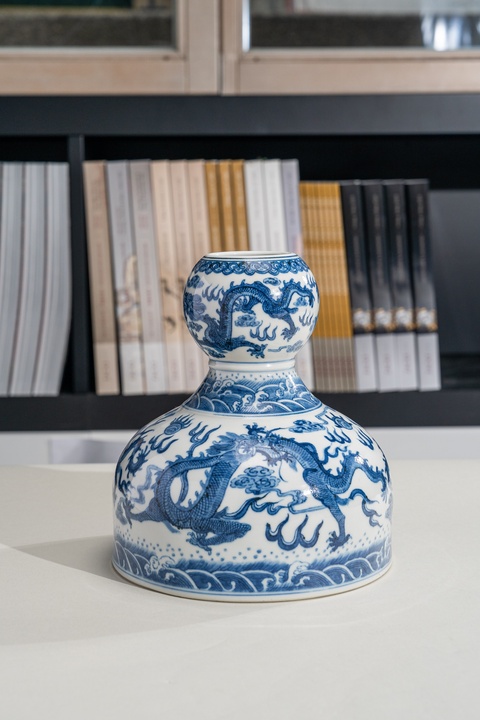 古玩陶瓷50年代左右青花海水龍紋尊真品鑒賞圖