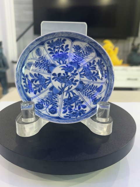 古玩陶瓷花卉紋青花盤真品鑒賞圖