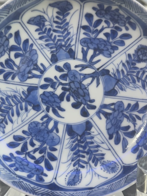 古玩陶瓷花卉紋青花盤真品鑒賞圖