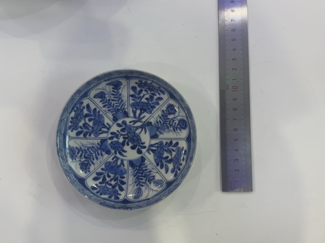 古玩陶瓷花卉紋青花盤真品鑒賞圖