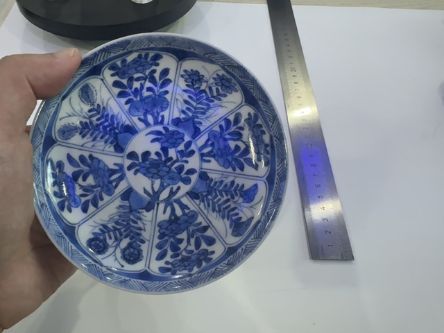 古玩陶瓷花卉紋青花盤真品鑒賞圖