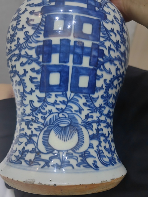 古玩陶瓷纏枝花囍字紋青花花觚真品鑒賞圖
