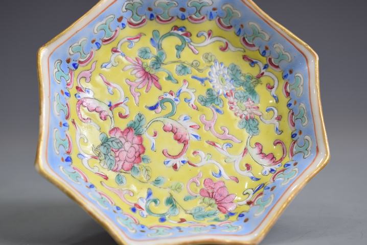 古玩陶瓷清同治色地粉彩纏枝花卉紋八方供盤一對拍賣,當前價格1264元