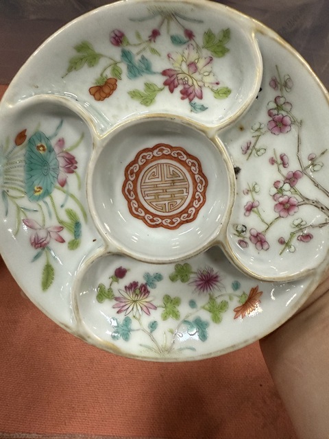古玩陶瓷花卉紋粉彩盤真品鑒賞圖