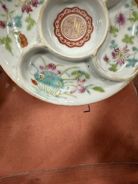 古玩陶瓷花卉紋粉彩盤真品鑒賞圖