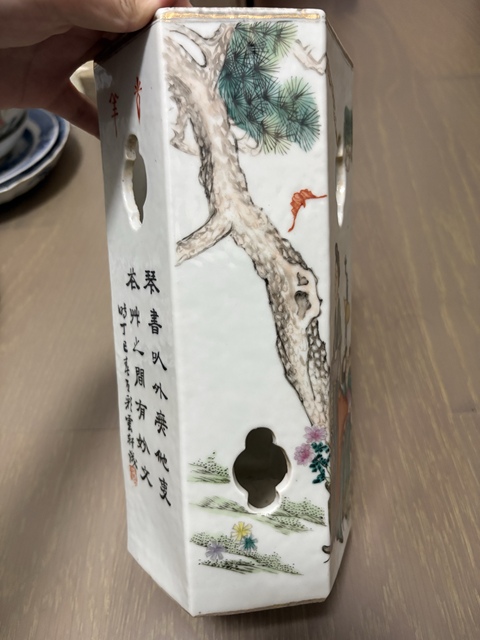 古玩陶瓷民國 王琦繪人物六方帽筒真品鑒賞圖