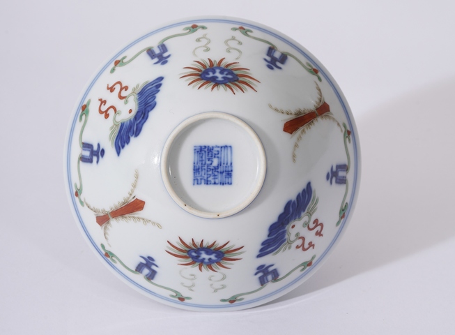 古玩陶瓷斗彩忍冬紋茶碗真品鑒賞圖