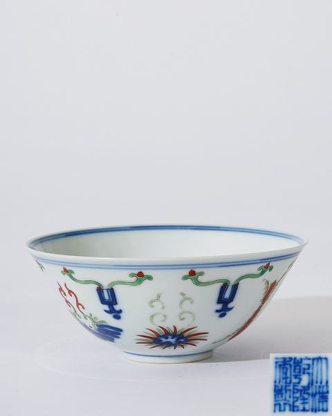 古玩陶瓷斗彩忍冬紋茶碗真品鑒賞圖