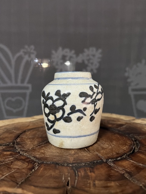 古玩陶瓷花卉紋青花罐真品鑒賞圖