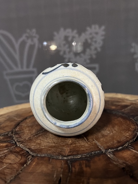 古玩陶瓷花卉紋青花罐真品鑒賞圖