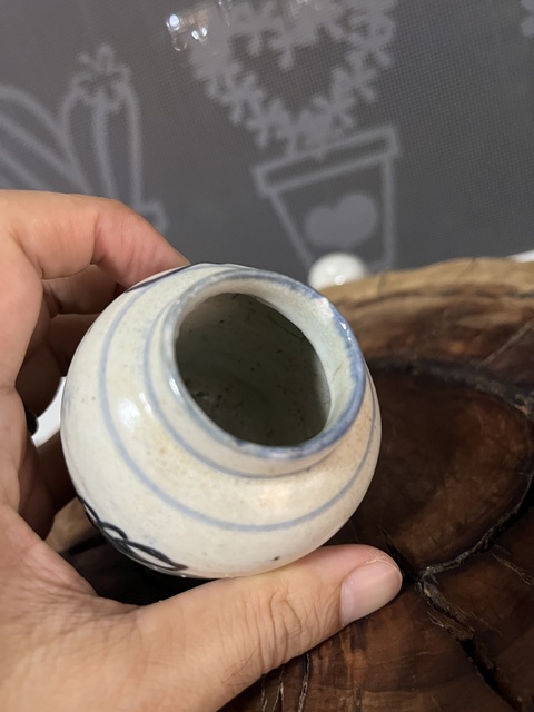 古玩陶瓷花卉紋青花罐真品鑒賞圖
