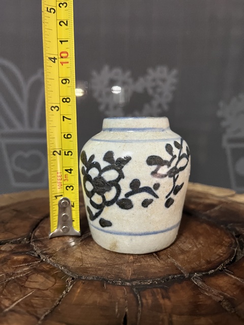 古玩陶瓷花卉紋青花罐真品鑒賞圖