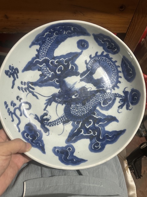 古玩陶瓷青花過墻龍紋紋盤真品鑒賞圖