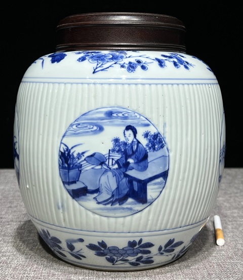 古玩陶瓷仕女紋青花罐真品鑒賞圖