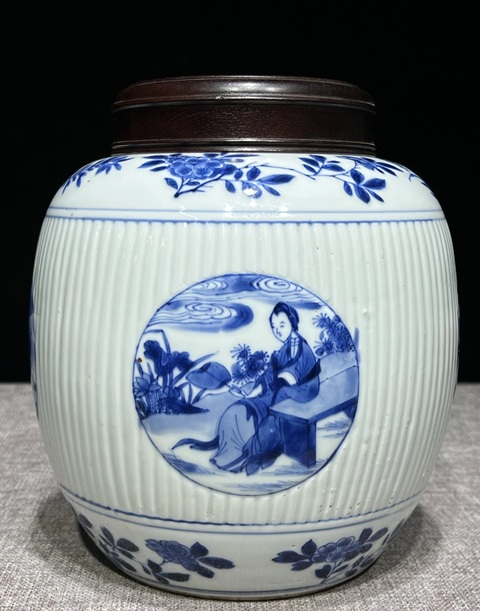 古玩陶瓷仕女紋青花罐真品鑒賞圖