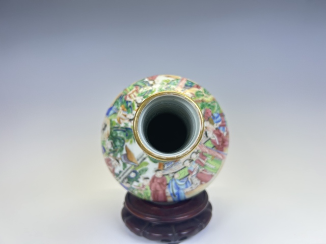 古玩陶瓷清中期·廣彩人物故事荸薺瓶拍賣,當(dāng)前價(jià)格1692元