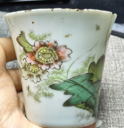 古玩陶瓷粉彩花卉紋馬蹄杯真品鑒賞圖