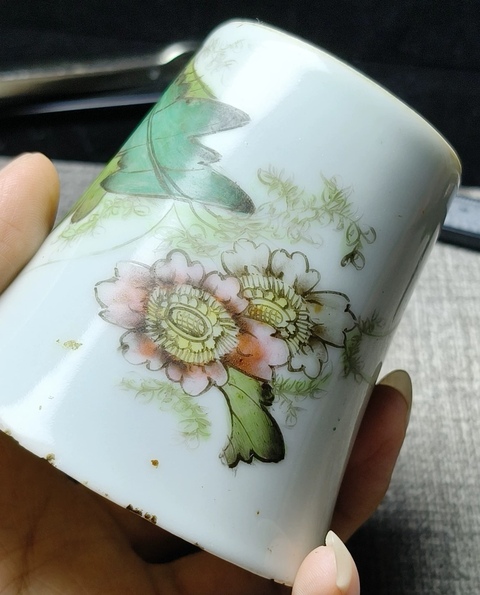 古玩陶瓷粉彩花卉紋馬蹄杯真品鑒賞圖